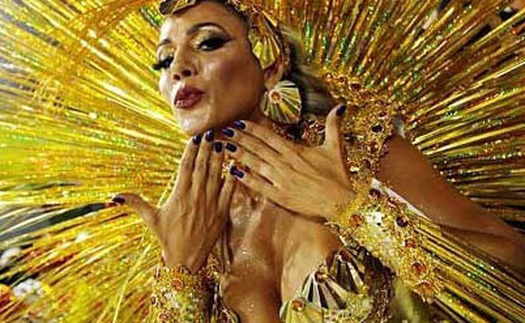 Những đường cong nóng bỏng với vũ điệu samba tại Rio Carnival